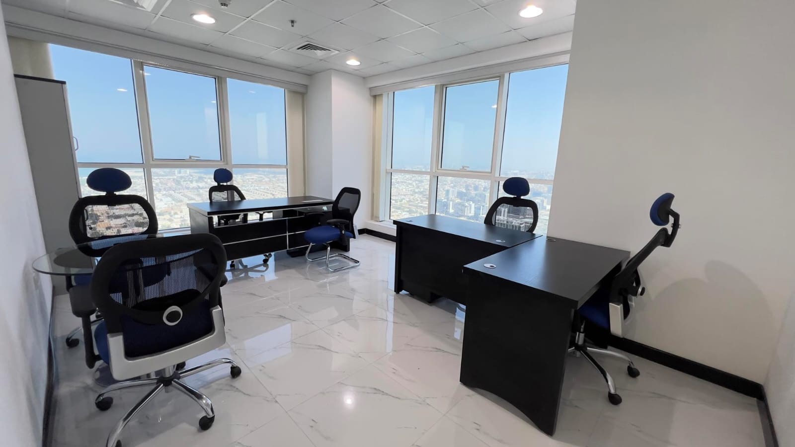 Wraparound Glass Corner